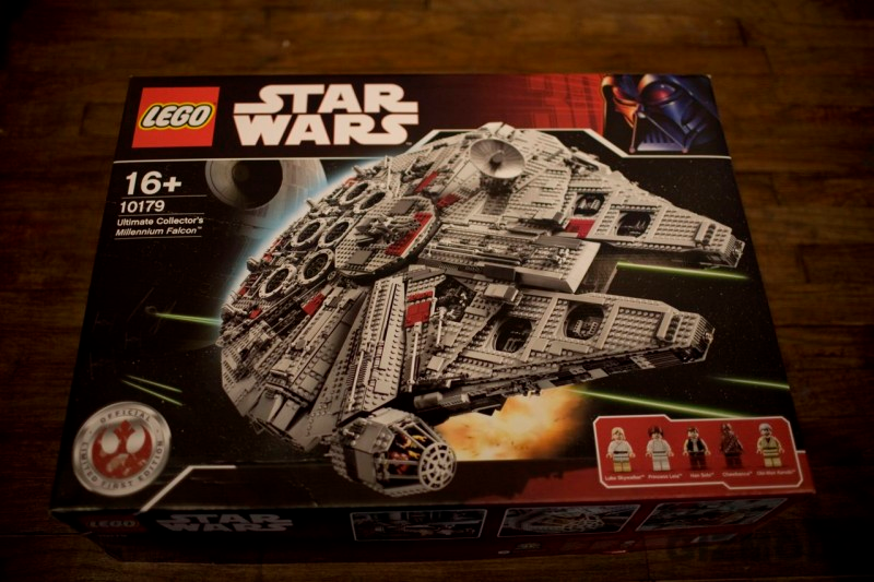 Illustration for article titled LEGO's Ultimate Collectors Millennium Falcon Unboxed, Now Shipping with 4-pound Manual